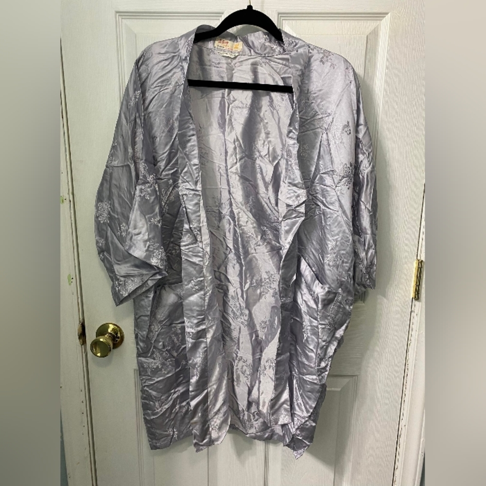 Longevity women's robe size medium NWT